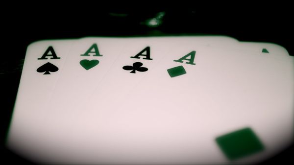 https://www.reddit.com/r/poker/comments/1u6oypk/acr_the_bot_question_how_do_you_prove_it/ - 线上扑克如何识别机器人？ACR平台玩家争议与专业判断方法解析