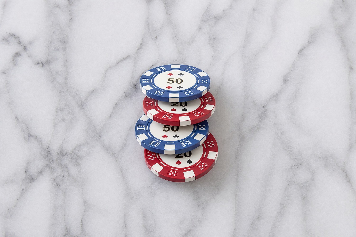 QQPOKER底池赔率详解:德州扑克跟注决策的数学依据