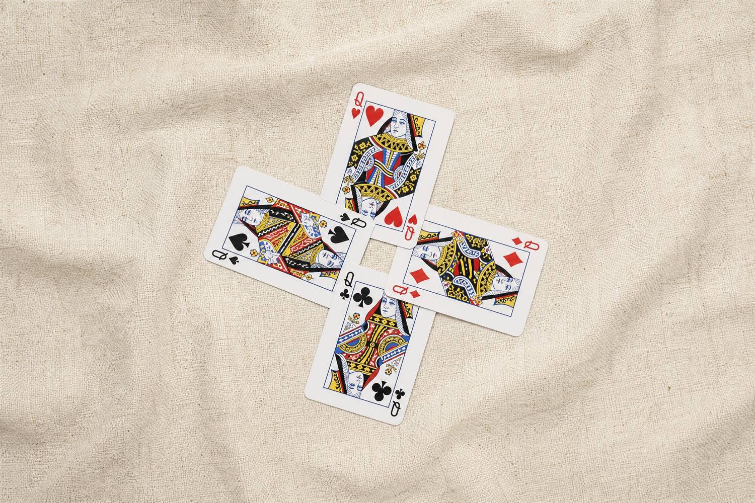 QQPOKER读牌三点观察法:从下注节奏到肢体语言的实战拆解(实战示例)