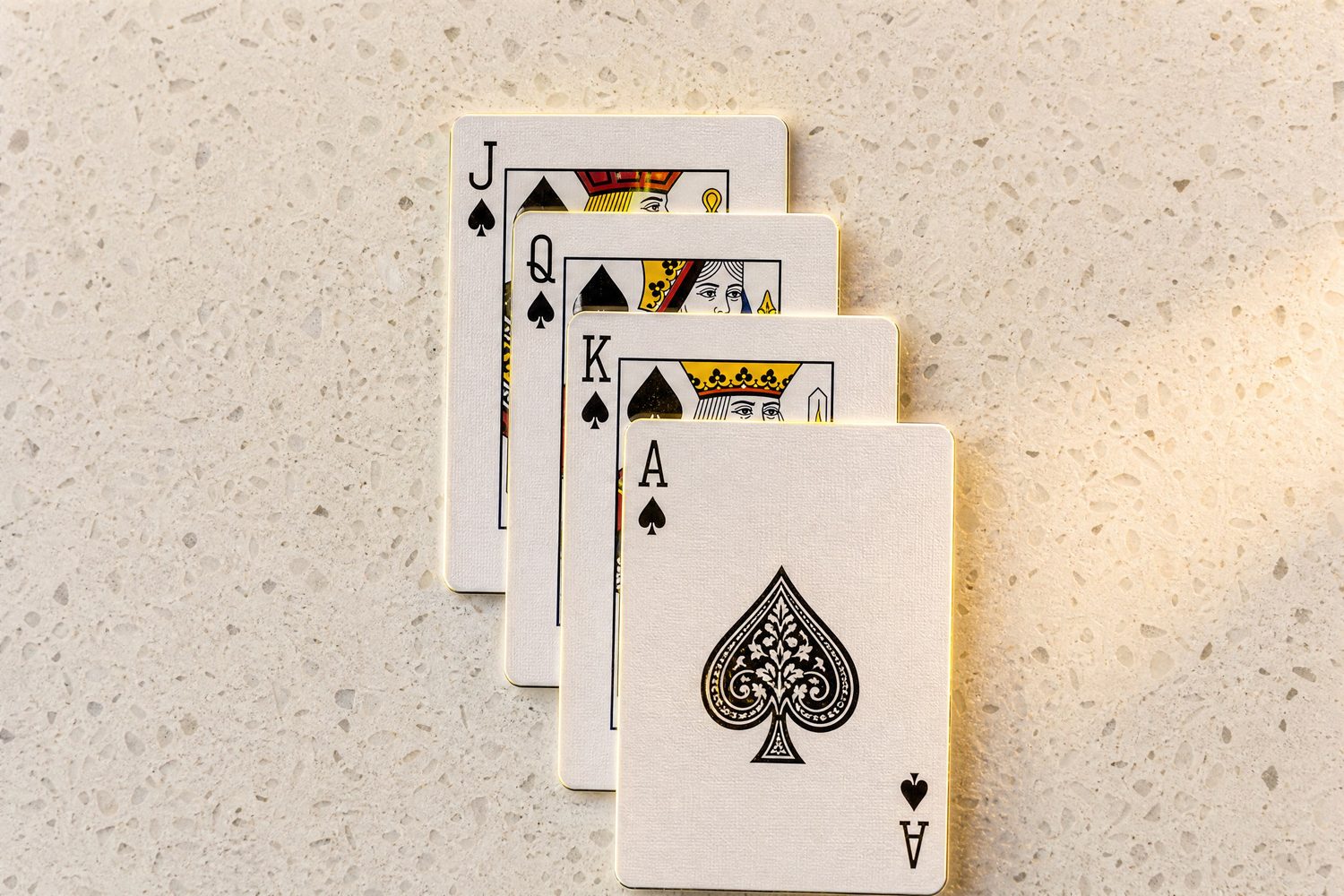 QQPOKER读牌三点观察法:从下注节奏到肢体语言的实战拆解